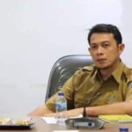 Kadis PUPR Dompu, Aris Ansari Melakukan Penataan Ruang Di Lingkungan Kantor.