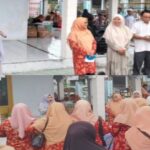 KCD Dikbud Dompu, Titik Nurhaidah, SPd Bersama Rombongan Berbagi Takjil Di Masjid Baitul Firdaus Lingkungan Ginte
