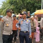 Walau Diguyur Hujan, Tidak Kendorkan Semangat Kapolsek Kota Dan Personilnya Amankan Keberangkatan Jama'ah Haji Kloter 12