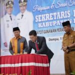 Bupati Dompu Tunjuk H. Khaerul Insyan Sebagai Pengganti Sekda Gatot Gunawan Yang Purna Tugas. Bupati Dompu Tunjuk H. Khaerul Insyan Sebagai Pengganti Sekda Gatot Gunawan Yang Purna Tugas.