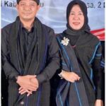 Dampingi Bupati Di Acara Pelantikan Lamdo, Berbalut Pakaian Serba Hitam, Ketua TP. PKK Terlihat Anggun Dampingi Bupati Di Acara Pelantikan Lamdo, Berbalut Pakaian Serba Hitam, Ketua TP. PKK Terlihat Anggun