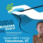 Kepsek SMKN 1 Dompu Beserta Guru Dan TU, Ucapkan Selamat Hari Kebebasan Pers Sedunia.